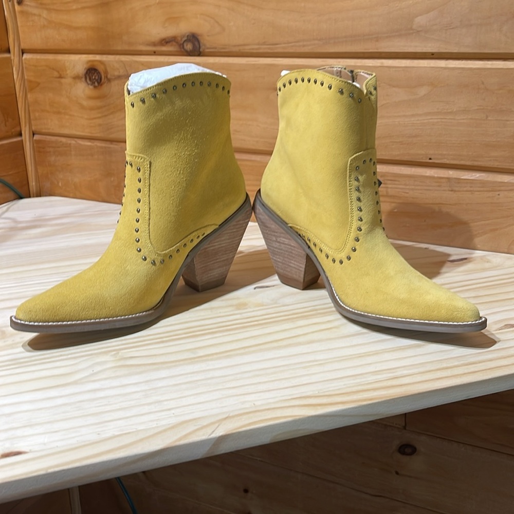 NWT-DINGO CLASSY N SASSY LEATHER BOOTIE STYLE DI952YE10 WOMEN’S 9.5M - Picture 5 of 10